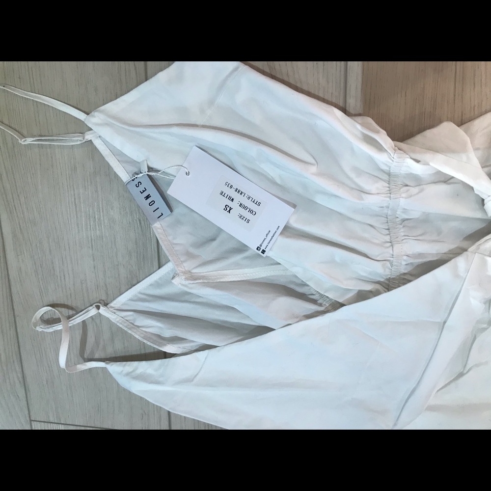 White lioness rouje romper NWT - Picture 3 of 3